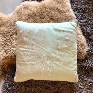 New Theshold throw pillow knit buck deer
